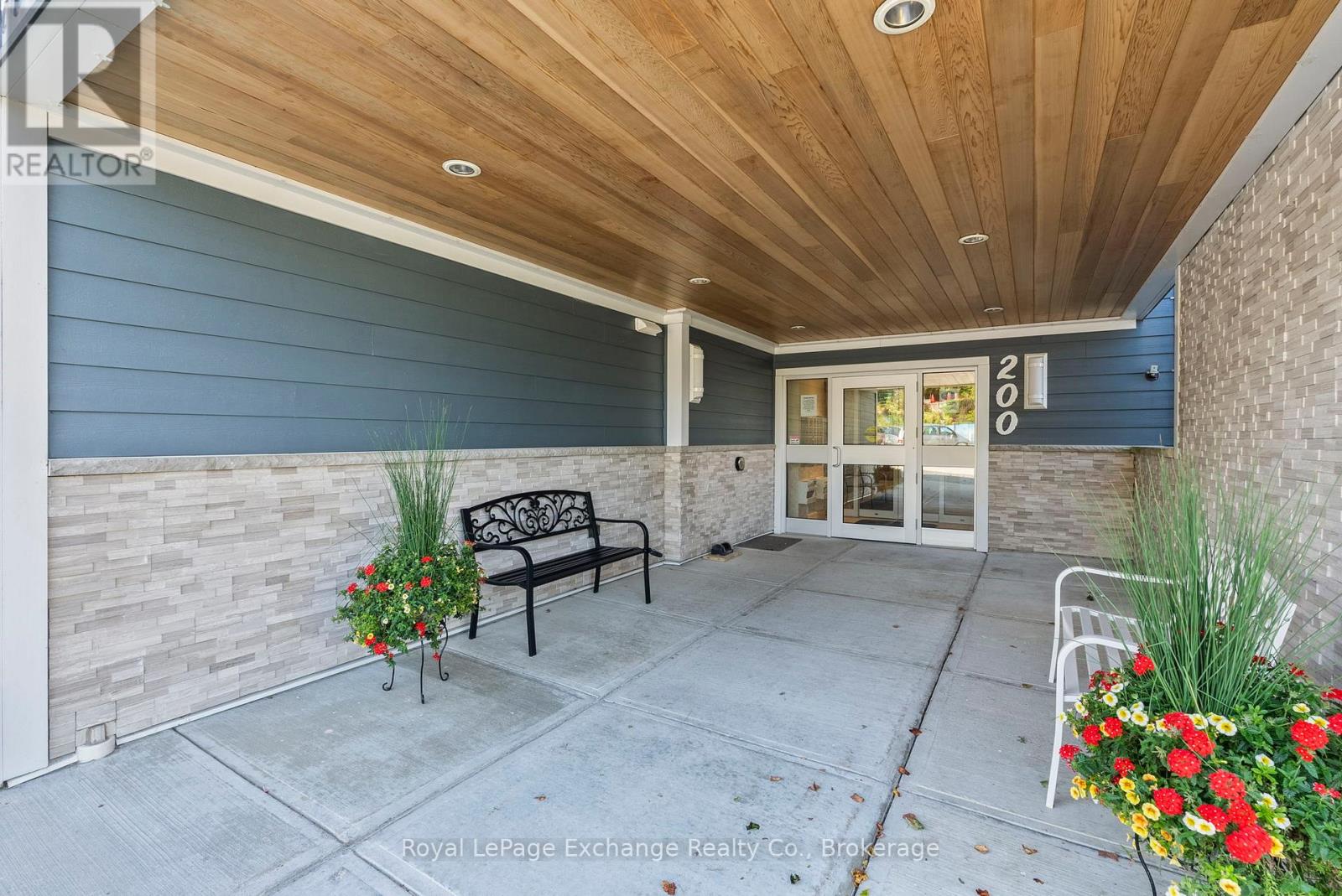 202 - 200 Harbour Street, Kincardine, Ontario  N2Z 3A3 - Photo 2 - X12383110