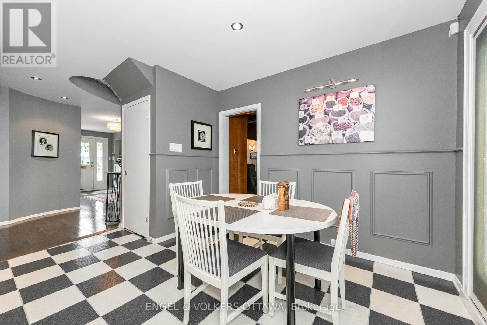 899 Dresden Crescent, Ottawa, Ontario  K2B 5H8 - Photo 10 - X12383106