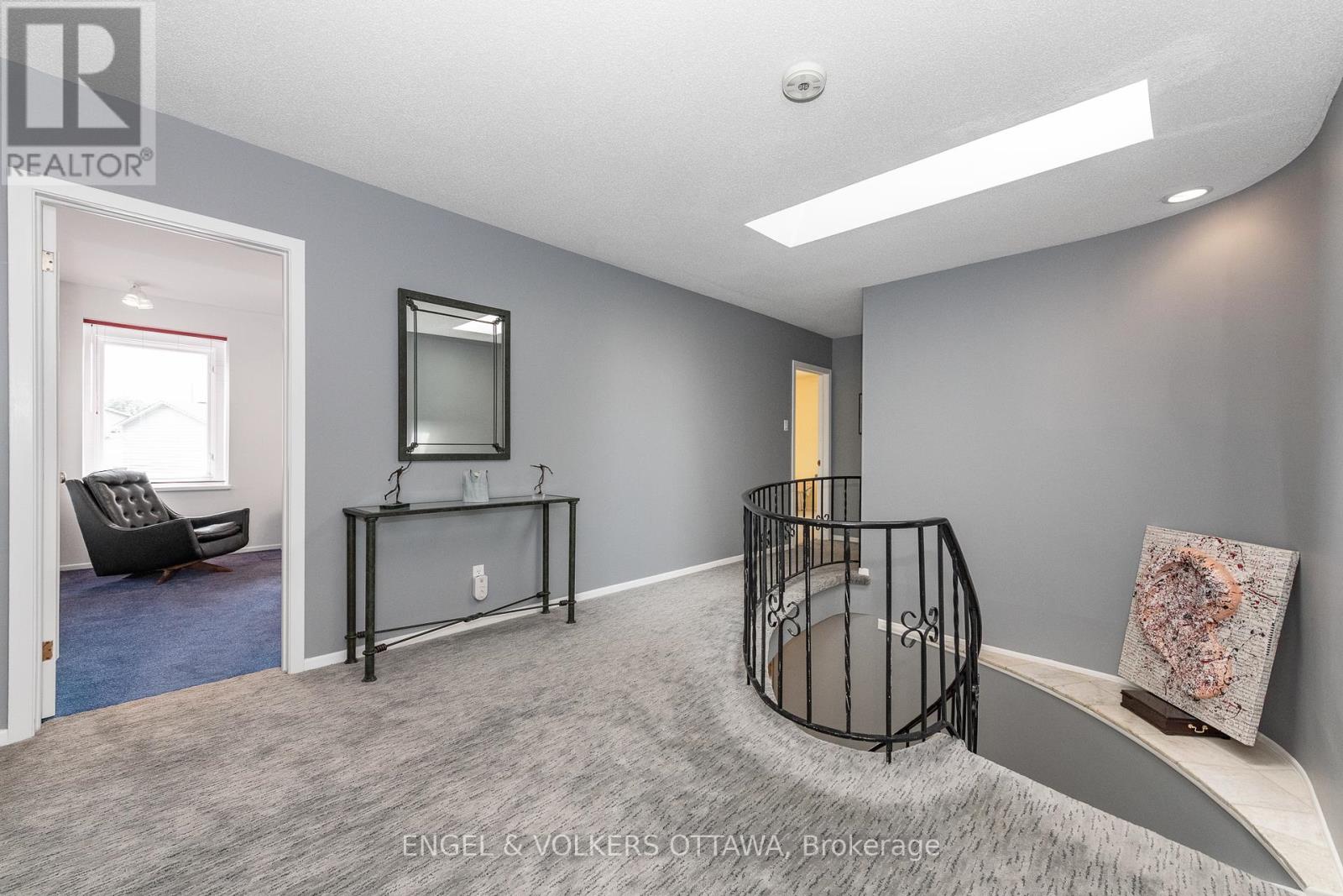 899 Dresden Crescent, Ottawa, Ontario  K2B 5H8 - Photo 13 - X12383106