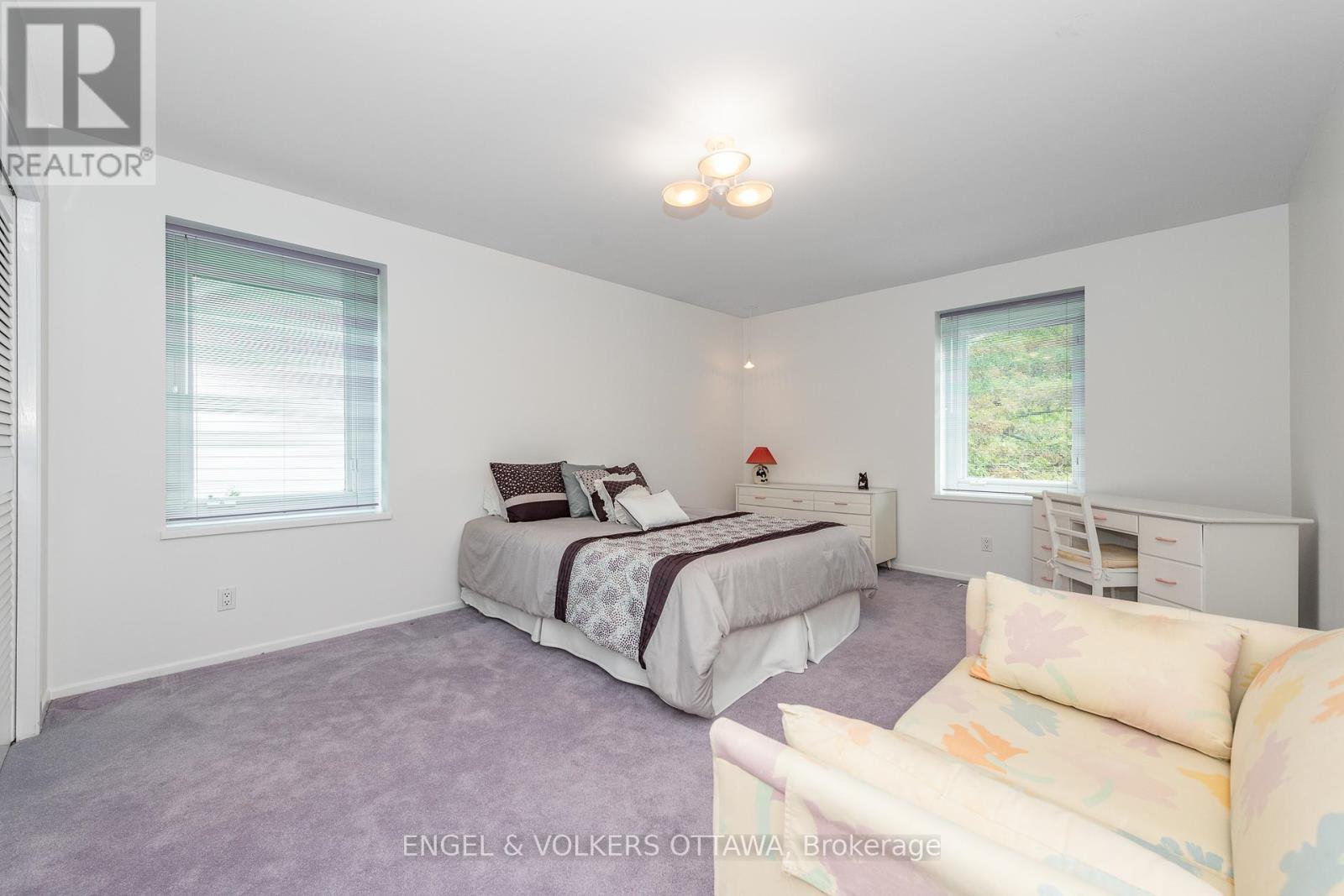 899 Dresden Crescent, Ottawa, Ontario  K2B 5H8 - Photo 23 - X12383106