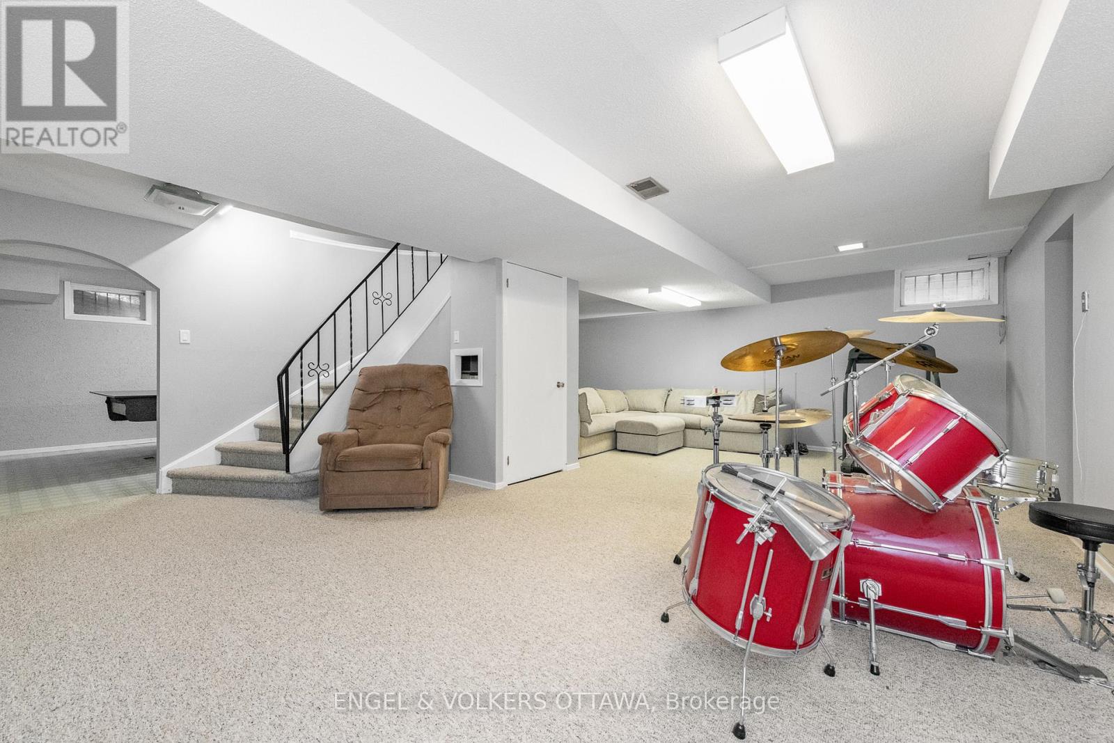 899 Dresden Crescent, Ottawa, Ontario  K2B 5H8 - Photo 24 - X12383106
