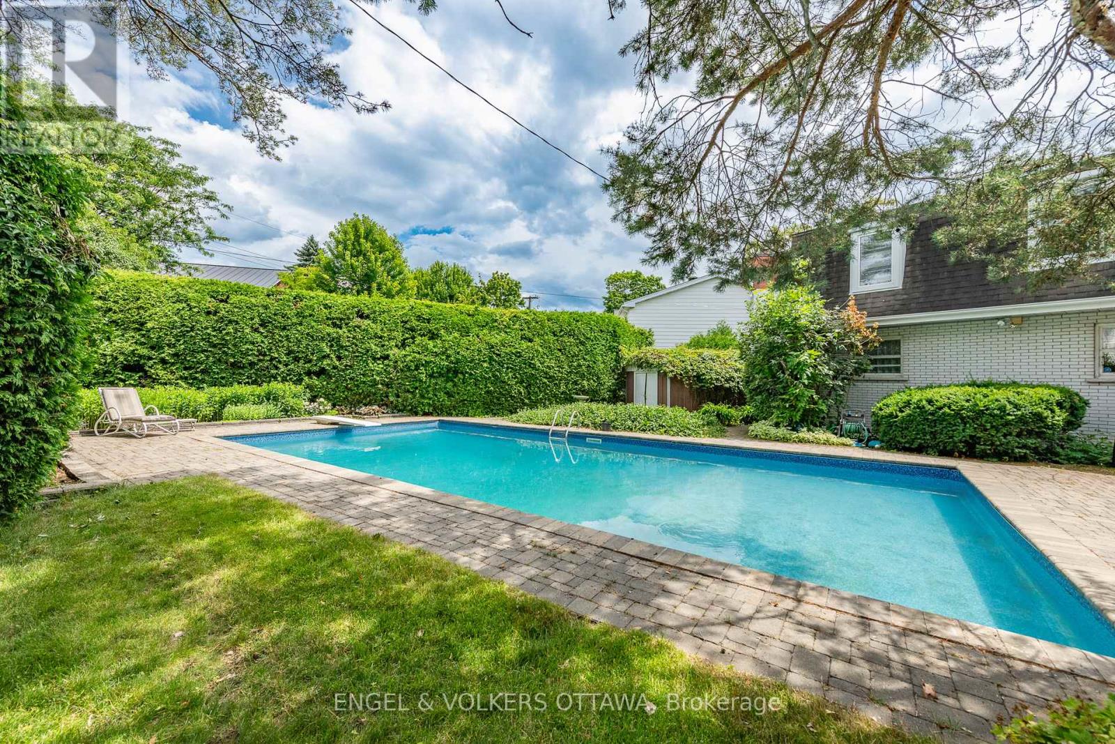899 Dresden Crescent, Ottawa, Ontario  K2B 5H8 - Photo 29 - X12383106