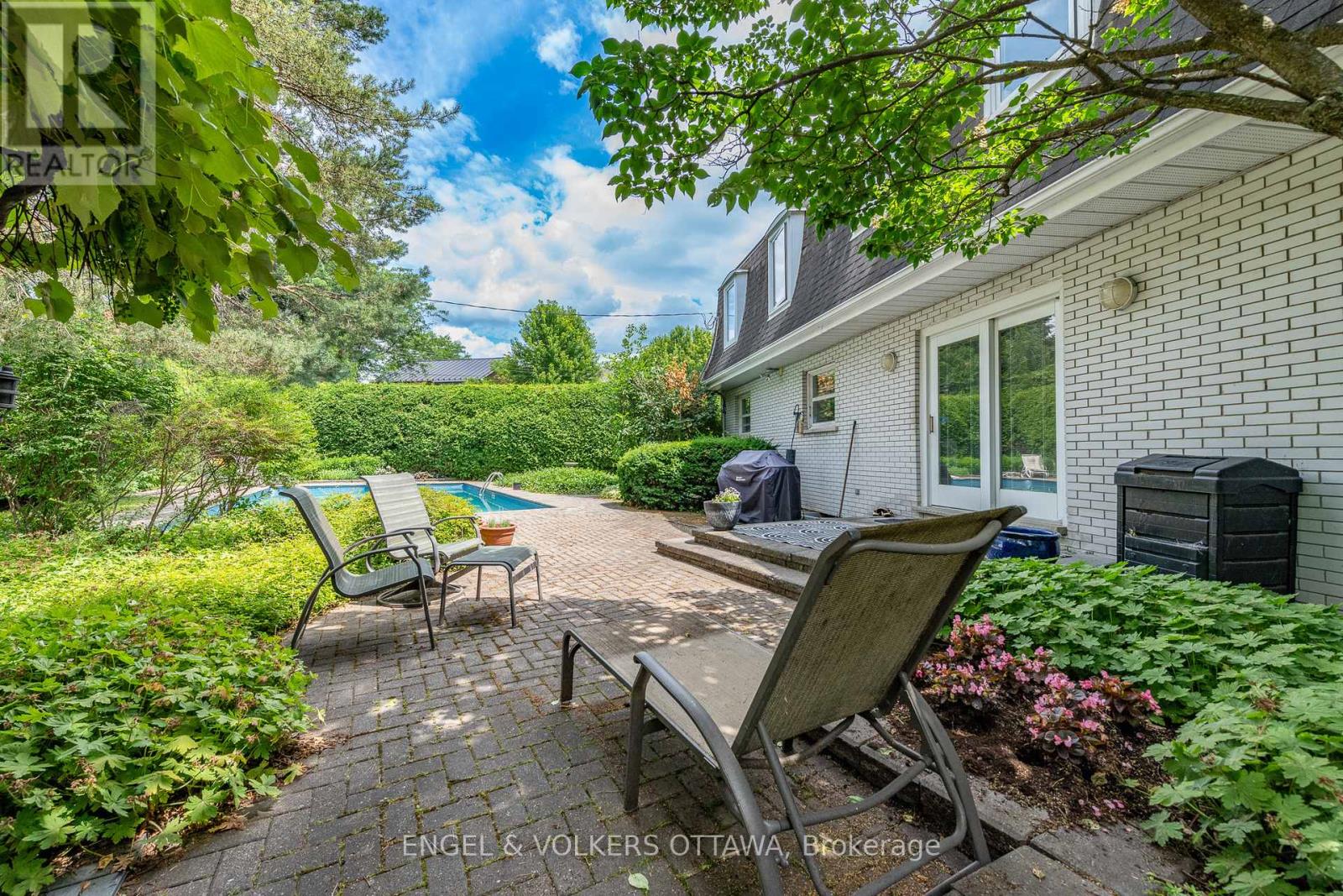 899 Dresden Crescent, Ottawa, Ontario  K2B 5H8 - Photo 31 - X12383106