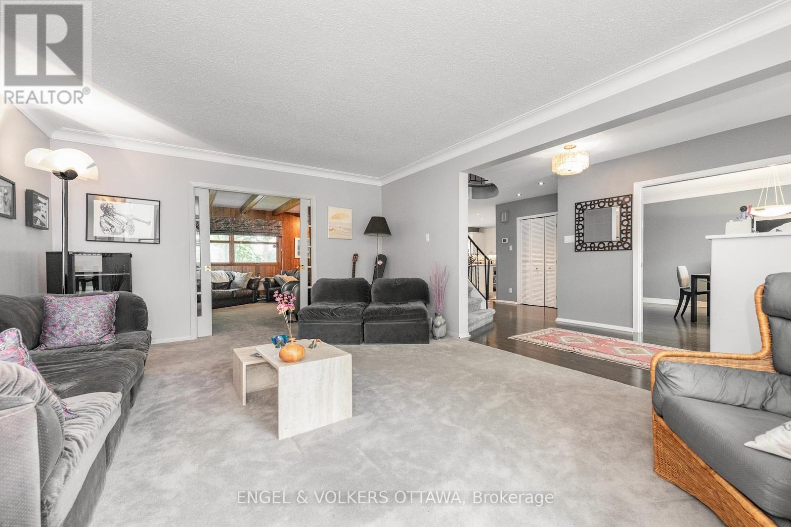 899 Dresden Crescent, Ottawa, Ontario  K2B 5H8 - Photo 8 - X12383106