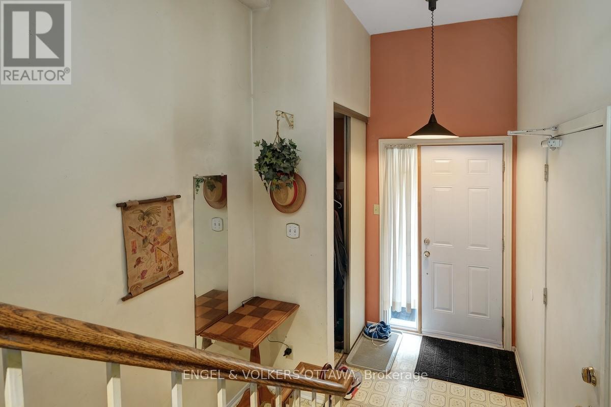 322 Verdon Private, Ottawa, Ontario  K1T 2Z8 - Photo 4 - X12383137