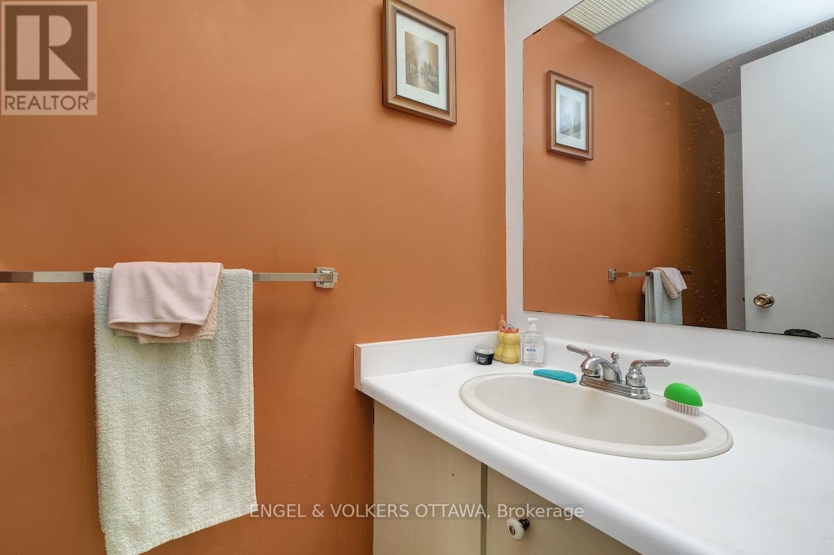 322 Verdon Private, Ottawa, Ontario  K1T 2Z8 - Photo 6 - X12383137