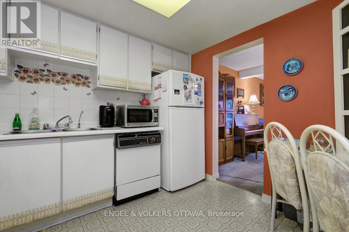 322 Verdon Private, Ottawa, Ontario  K1T 2Z8 - Photo 7 - X12383137