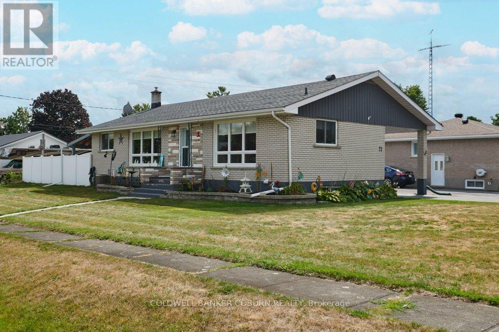 71 Fifth Street E, South Dundas, Ontario  K0C 1X0 - Photo 2 - X12383141