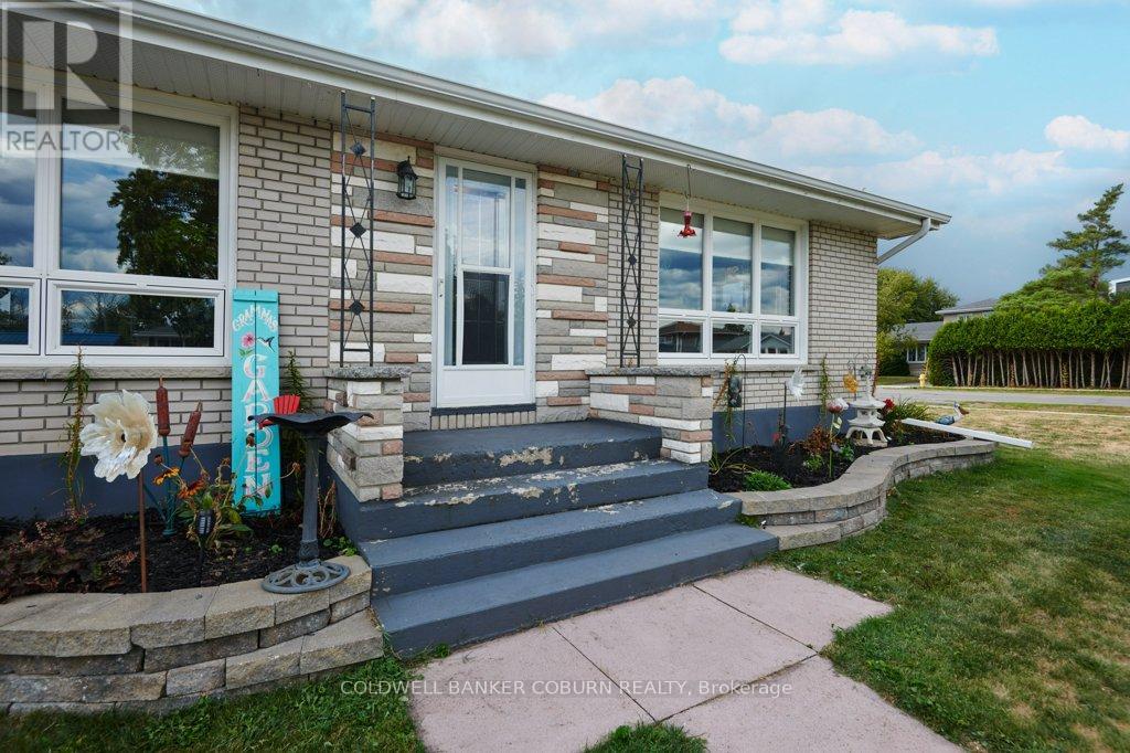 71 Fifth Street E, South Dundas, Ontario  K0C 1X0 - Photo 3 - X12383141