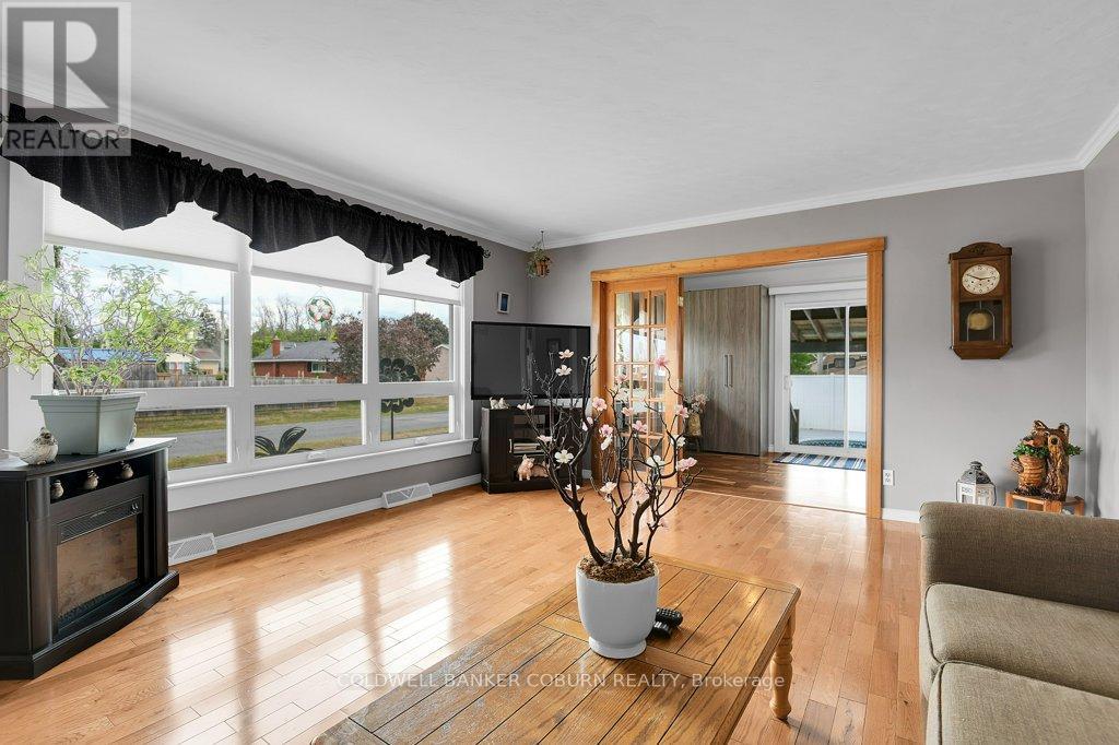71 Fifth Street E, South Dundas, Ontario  K0C 1X0 - Photo 5 - X12383141