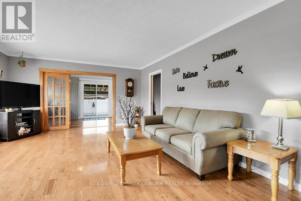 71 Fifth Street E, South Dundas, Ontario  K0C 1X0 - Photo 6 - X12383141