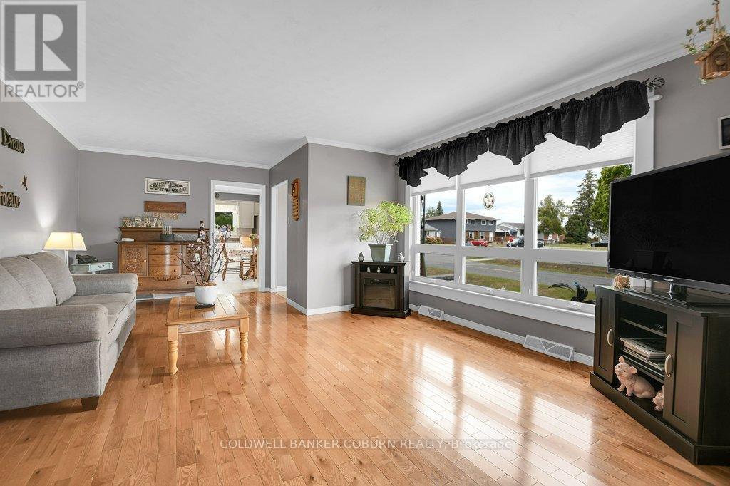 71 Fifth Street E, South Dundas, Ontario  K0C 1X0 - Photo 7 - X12383141
