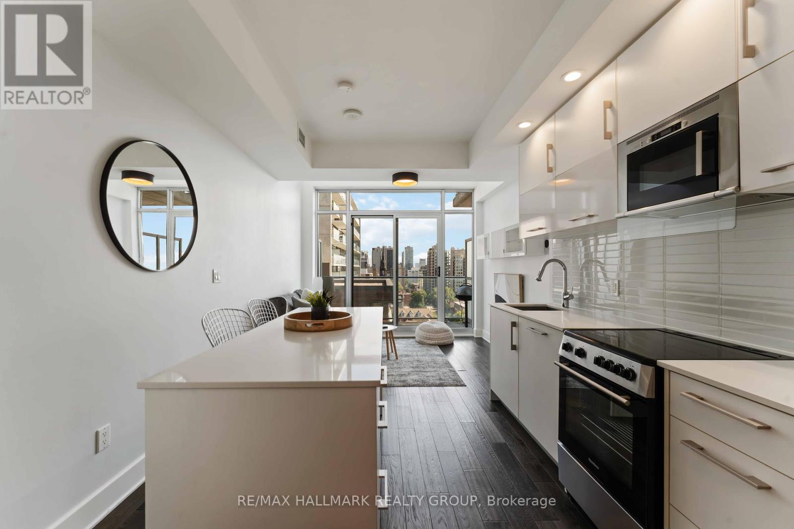 1209 - 255 Bay Street, Ottawa, Ontario  K1R 0C5 - Photo 3 - X12383152