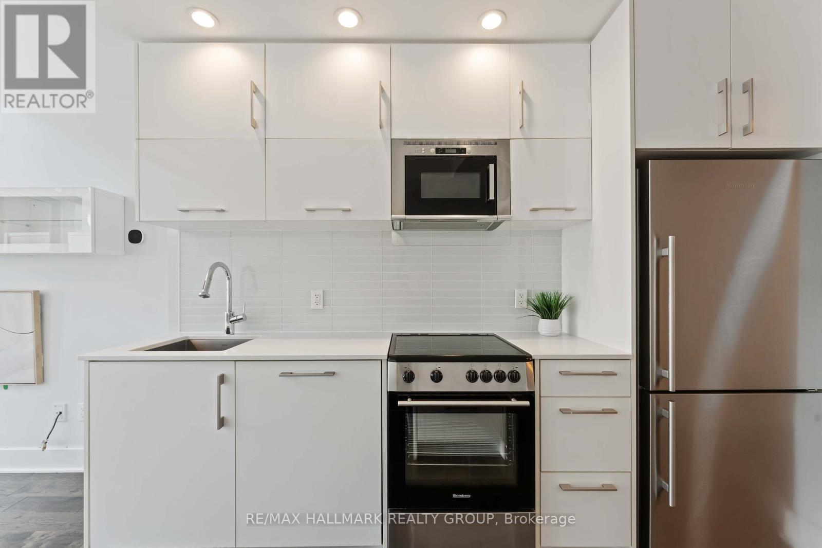 1209 - 255 Bay Street, Ottawa, Ontario  K1R 0C5 - Photo 4 - X12383152