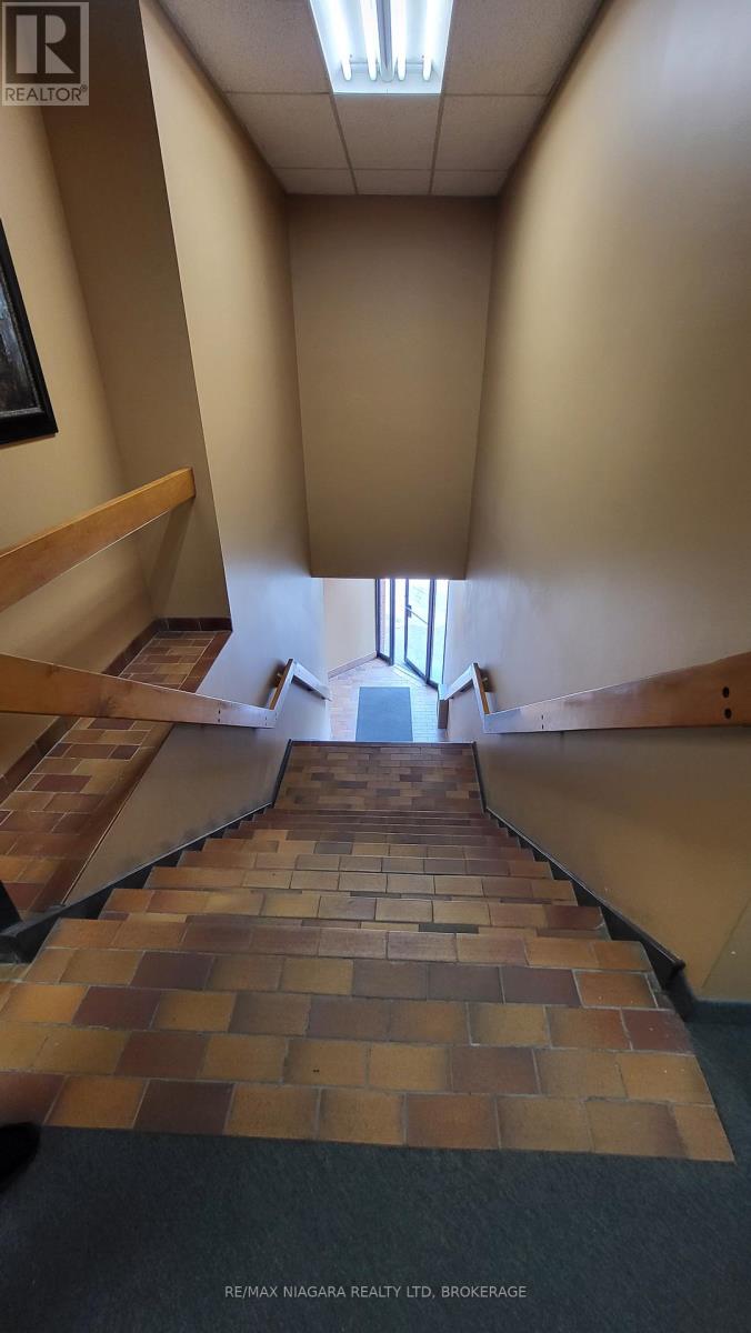 204 - 277 Welland Avenue, St. Catharines, Ontario  L2R 2P7 - Photo 7 - X12356811