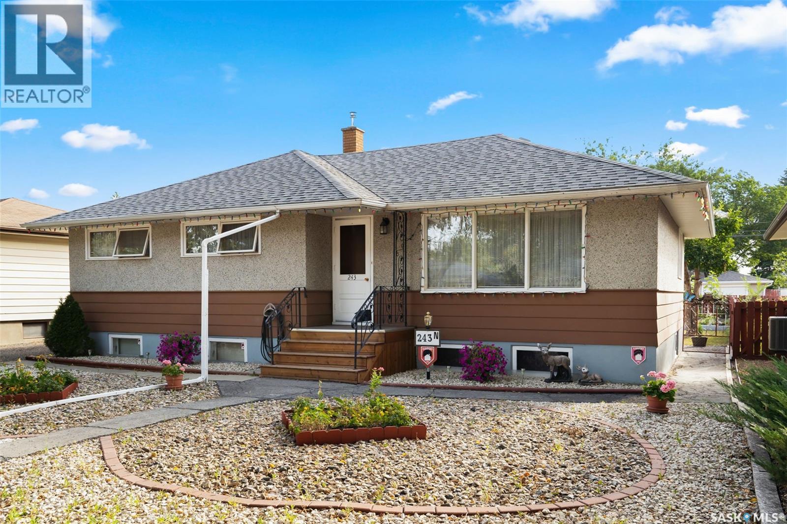 Property at 243 Montreal STREET N image 2