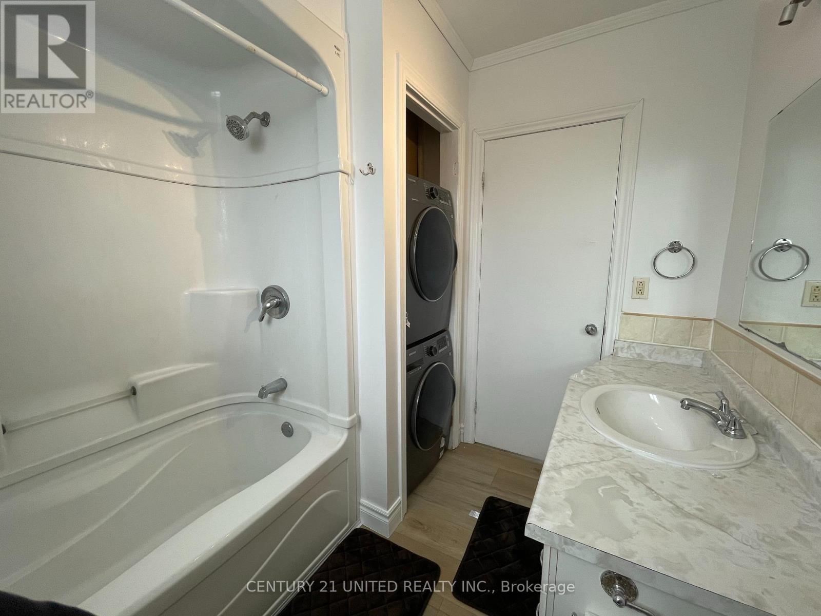 Upper - 431 O'connell Road, Peterborough, Ontario  K9J 4E1 - Photo 14 - X12383252