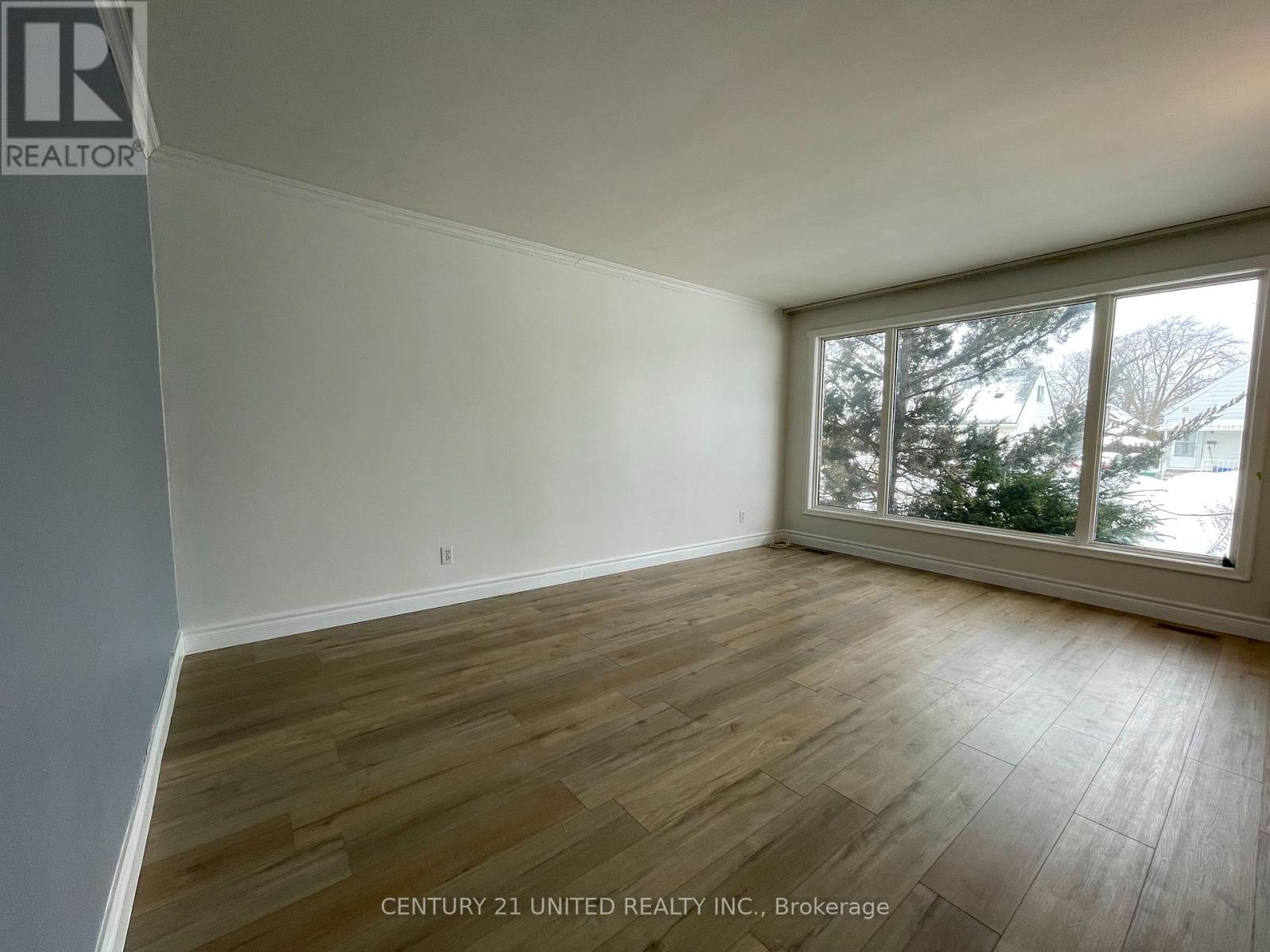 Upper - 431 O'connell Road, Peterborough, Ontario  K9J 4E1 - Photo 3 - X12383252