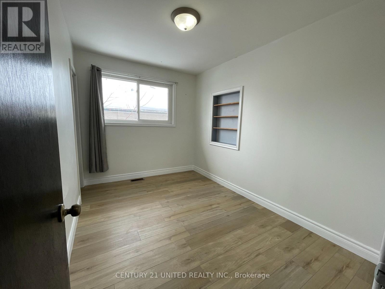 Upper - 431 O'connell Road, Peterborough, Ontario  K9J 4E1 - Photo 7 - X12383252