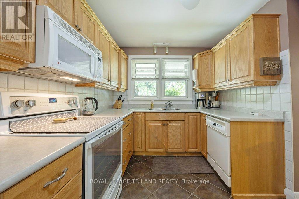 236 Sunset Drive, St. Thomas, Ontario  N5R 3C3 - Photo 8 - X12383206