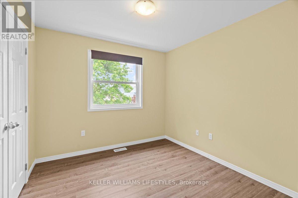 583 St.clair Street, Warwick, Ontario  N0M 2S0 - Photo 18 - X12383237