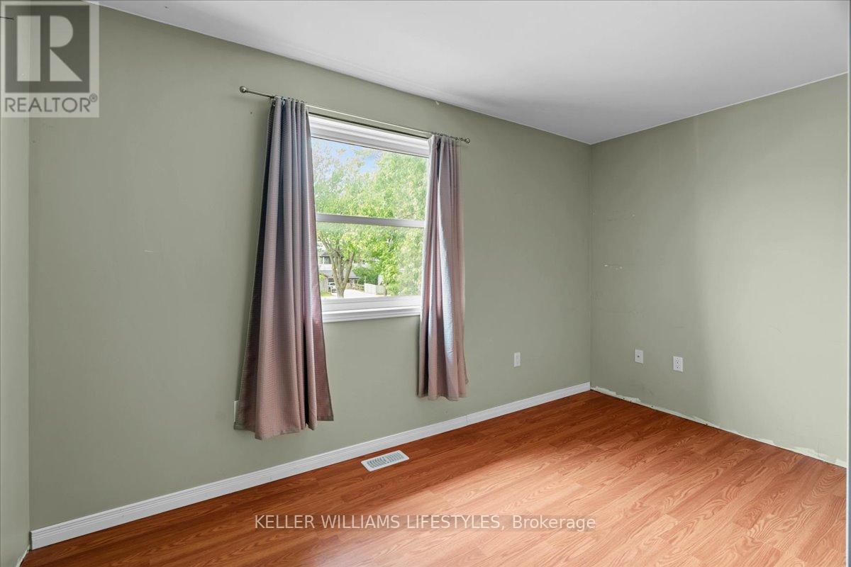 583 St.clair Street, Warwick, Ontario  N0M 2S0 - Photo 22 - X12383237