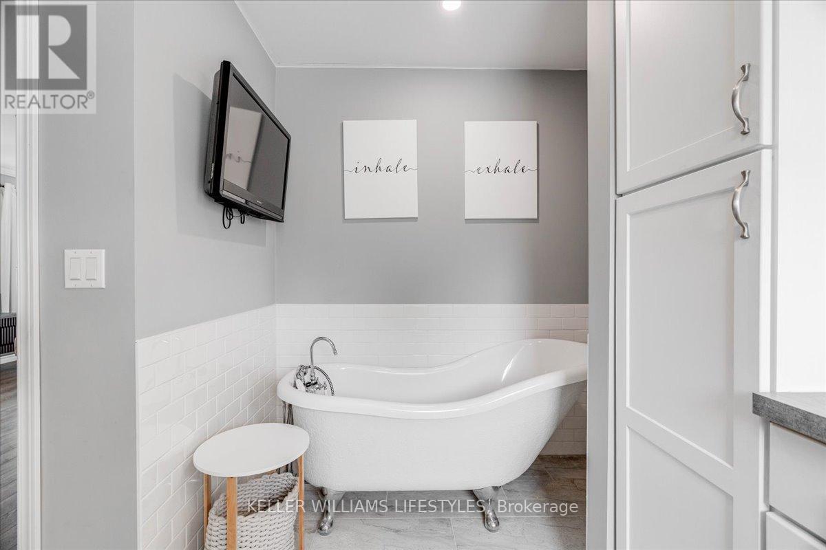 583 St.clair Street, Warwick, Ontario  N0M 2S0 - Photo 33 - X12383237