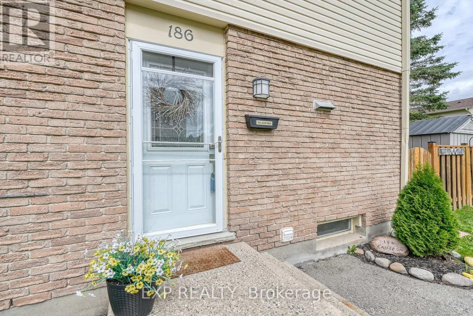 186 - 230 Clarke Road N, London East, Ontario  N5W 5P8 - Photo 1 - X12383255