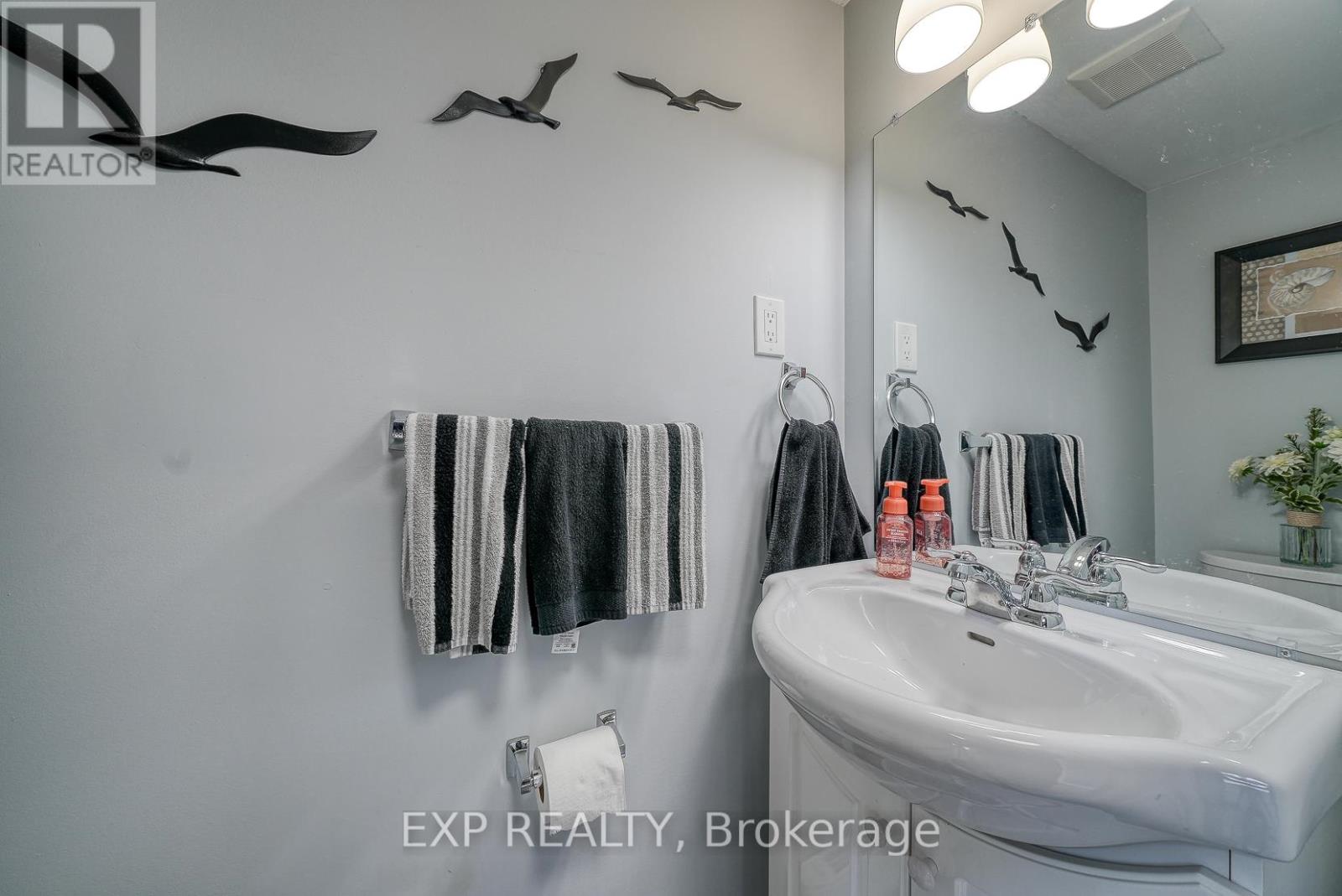 186 - 230 Clarke Road N, London East, Ontario  N5W 5P8 - Photo 13 - X12383255