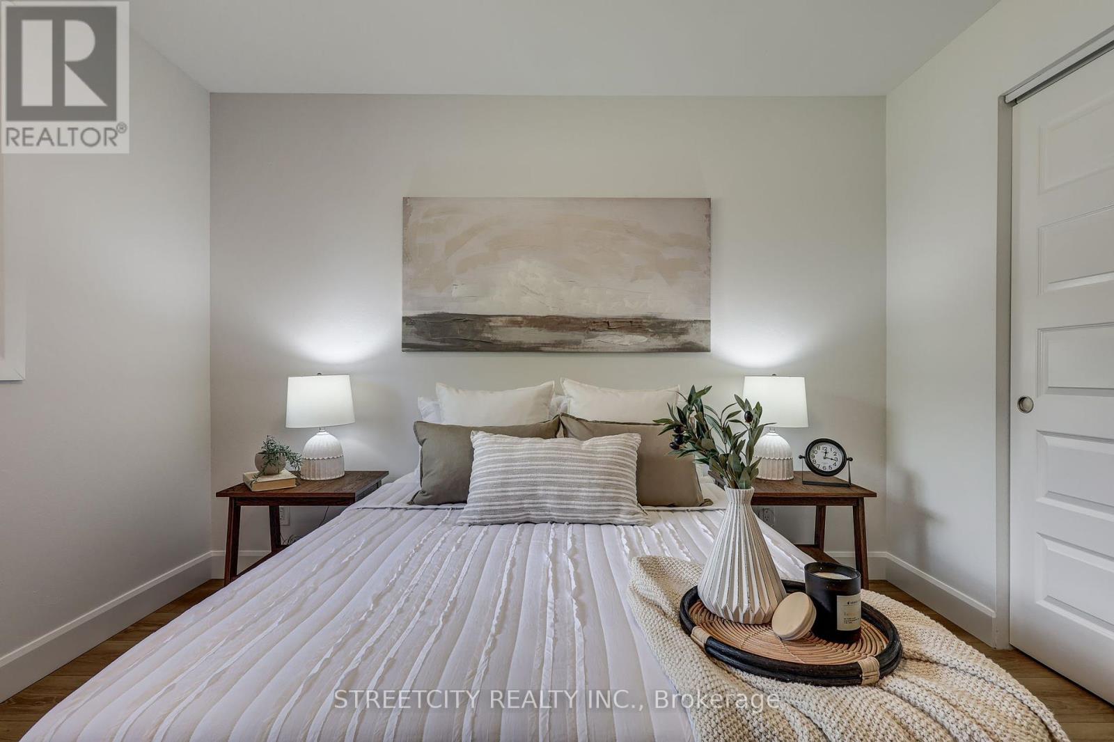 58 Manor Road, St. Thomas, Ontario  N5R 5N7 - Photo 21 - X12383261
