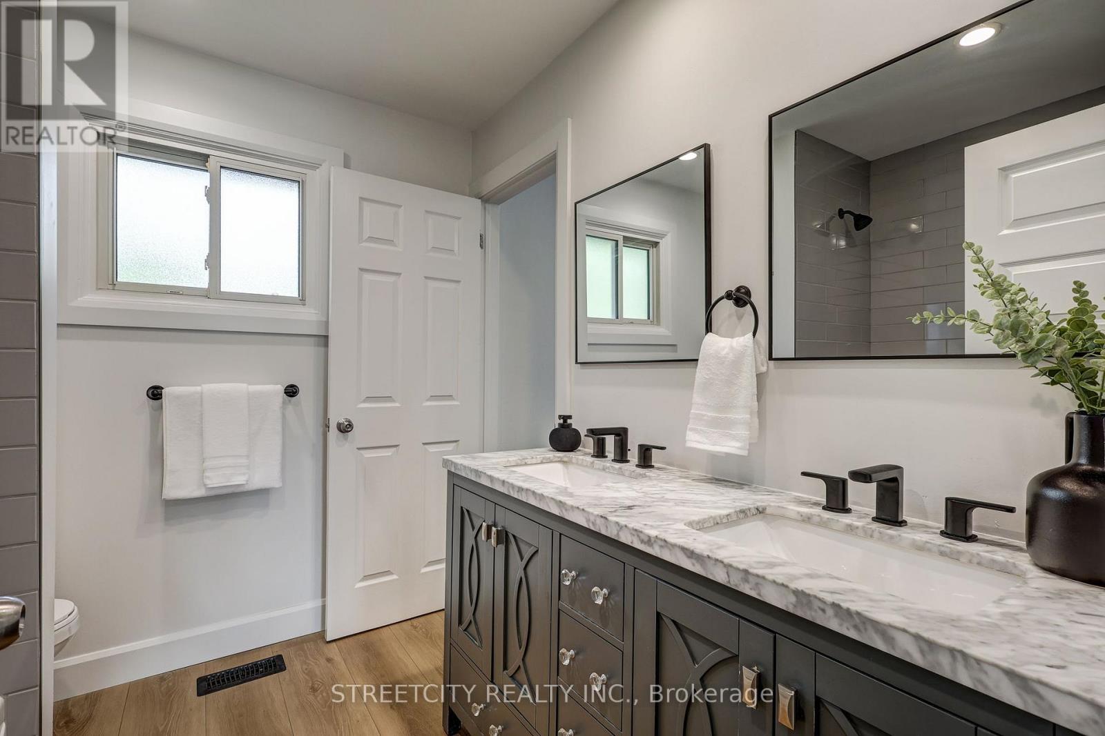58 Manor Road, St. Thomas, Ontario  N5R 5N7 - Photo 23 - X12383261
