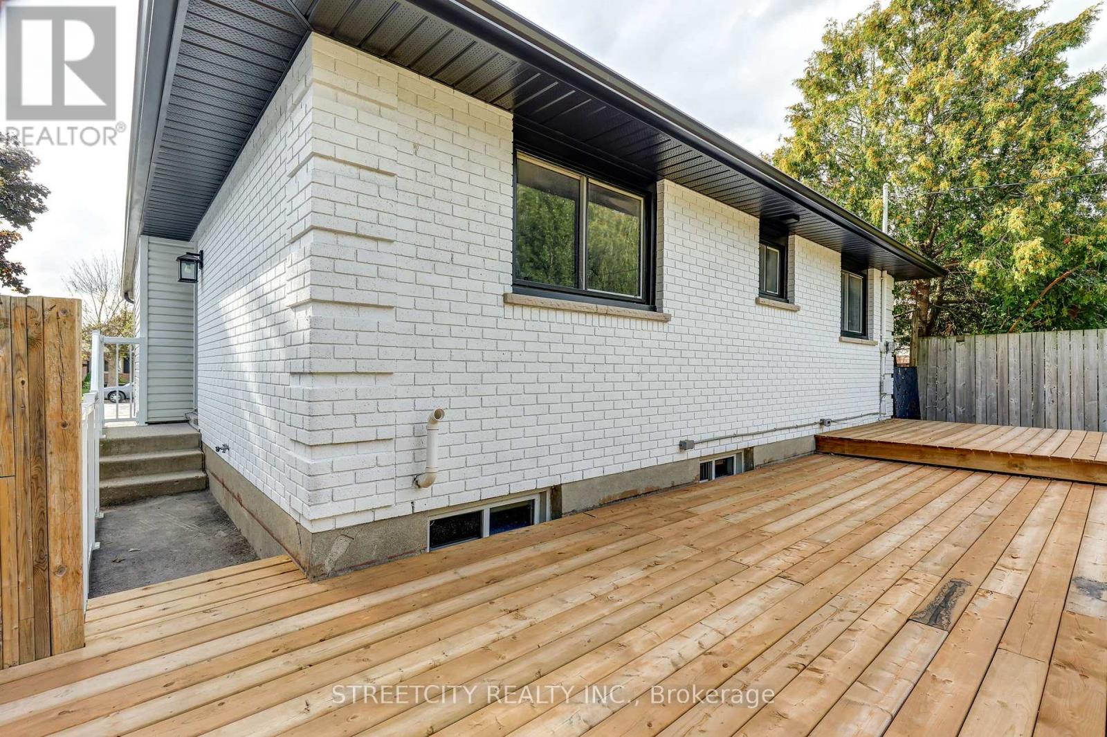 58 Manor Road, St. Thomas, Ontario  N5R 5N7 - Photo 41 - X12383261