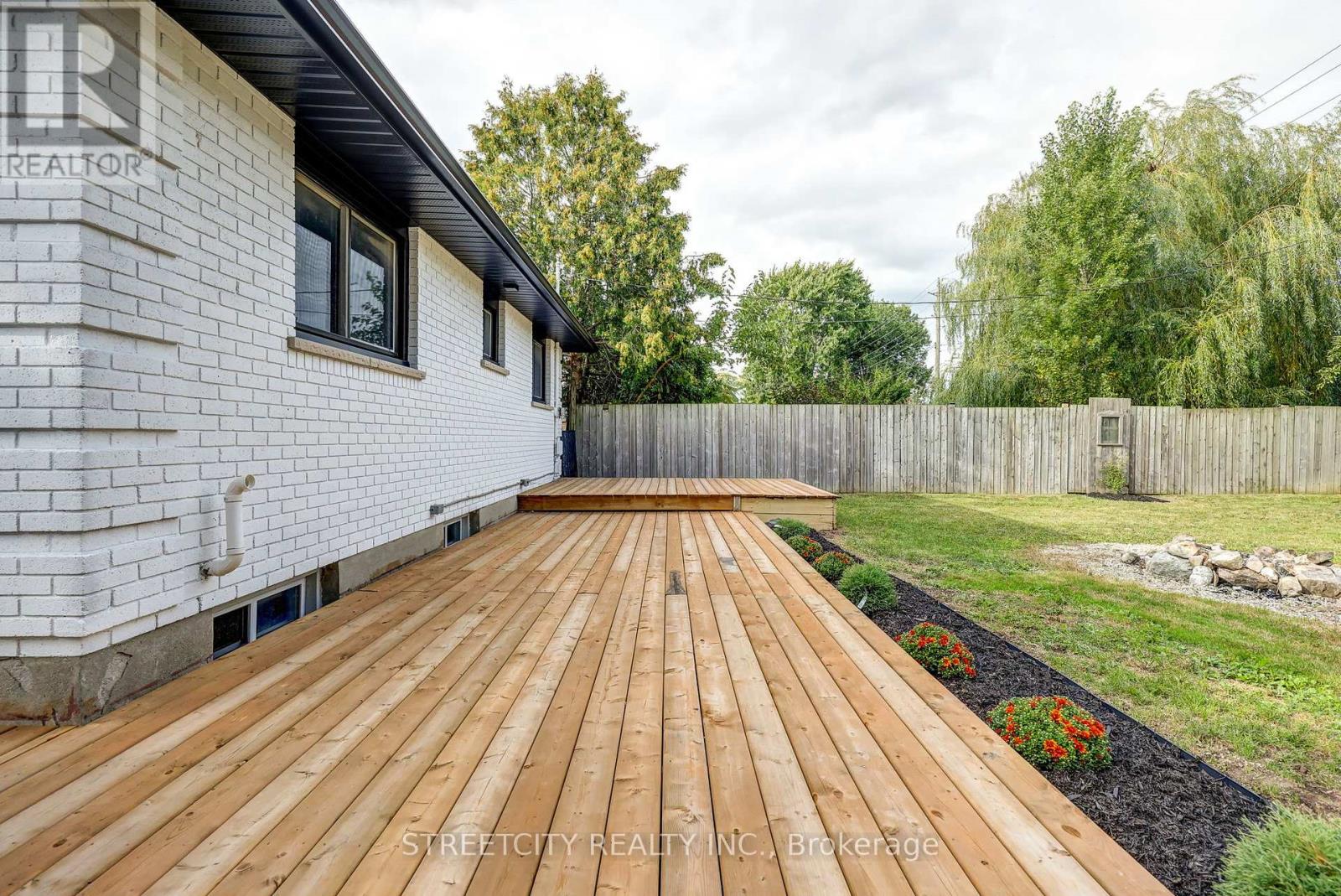 58 Manor Road, St. Thomas, Ontario  N5R 5N7 - Photo 42 - X12383261