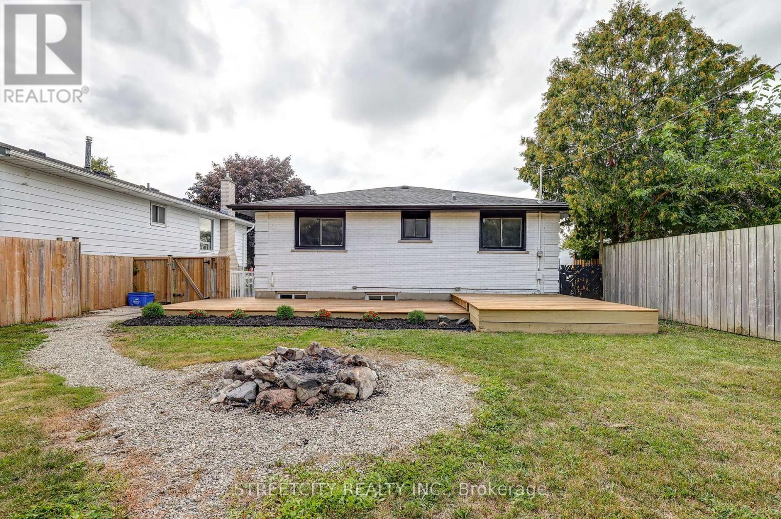 58 Manor Road, St. Thomas, Ontario  N5R 5N7 - Photo 46 - X12383261