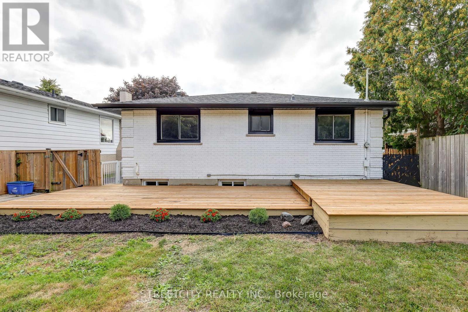 58 Manor Road, St. Thomas, Ontario  N5R 5N7 - Photo 47 - X12383261