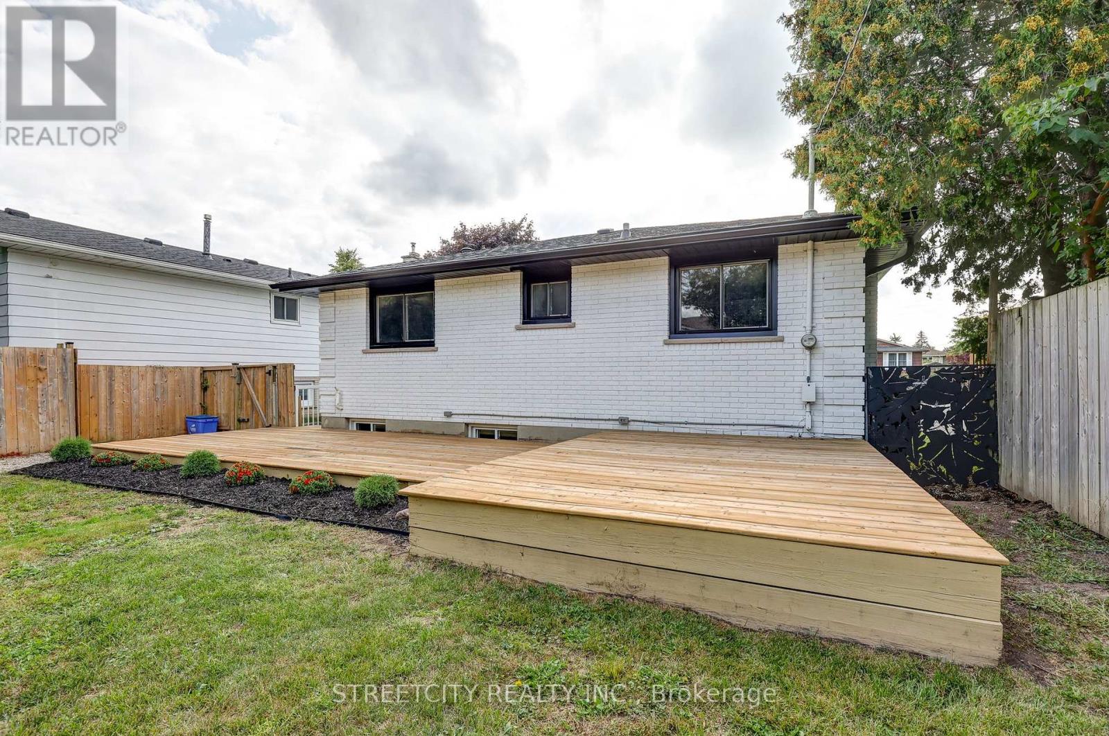 58 Manor Road, St. Thomas, Ontario  N5R 5N7 - Photo 48 - X12383261
