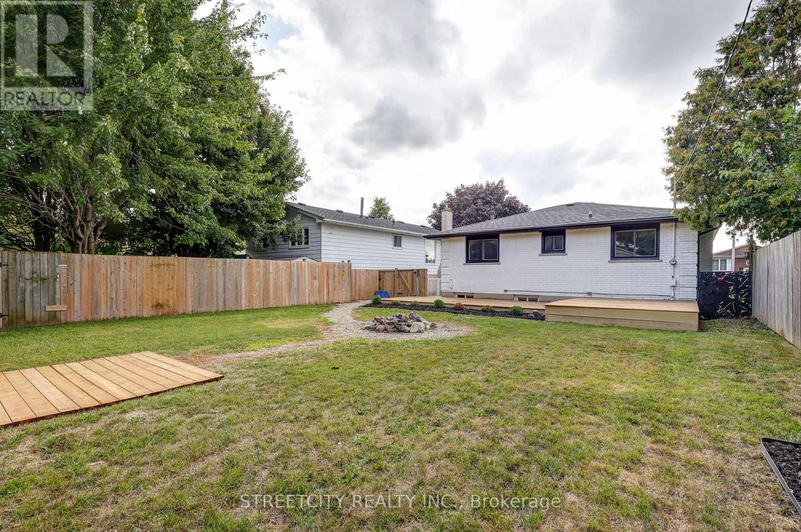 58 Manor Road, St. Thomas, Ontario  N5R 5N7 - Photo 49 - X12383261