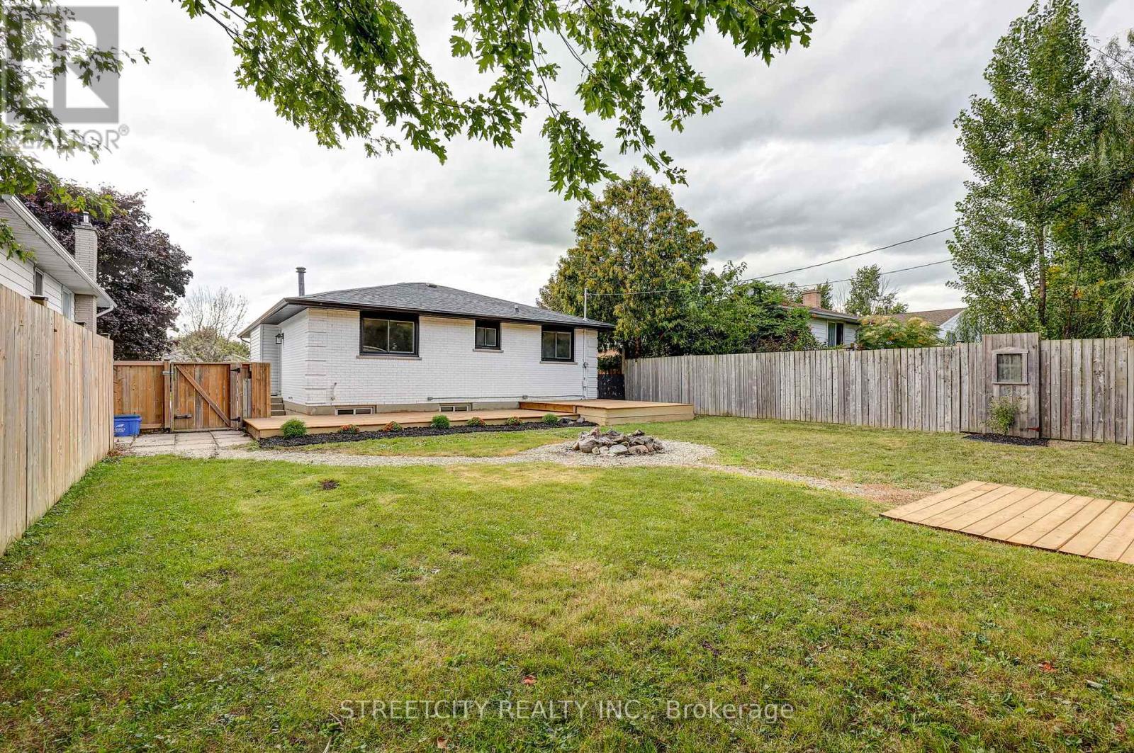 58 Manor Road, St. Thomas, Ontario  N5R 5N7 - Photo 50 - X12383261