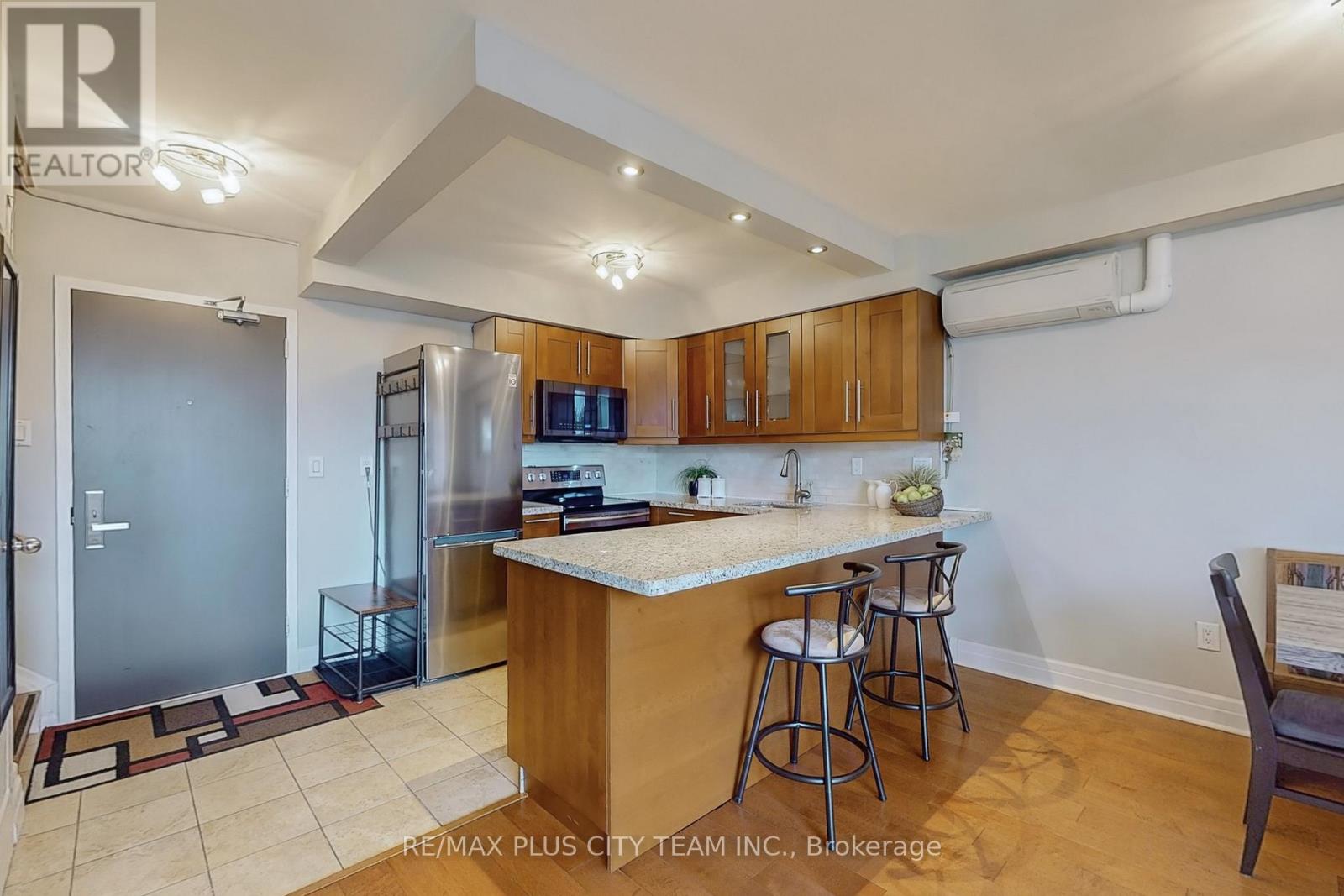 215 - 35 Ormskirk Avenue, Toronto, Ontario  M6S 1A8 - Photo 12 - W12383092