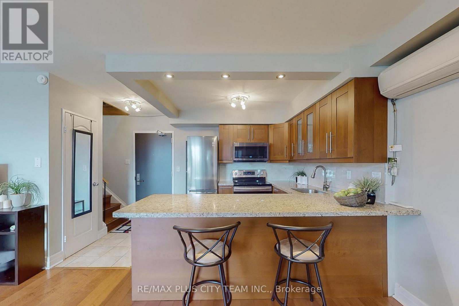215 - 35 Ormskirk Avenue, Toronto, Ontario  M6S 1A8 - Photo 13 - W12383092