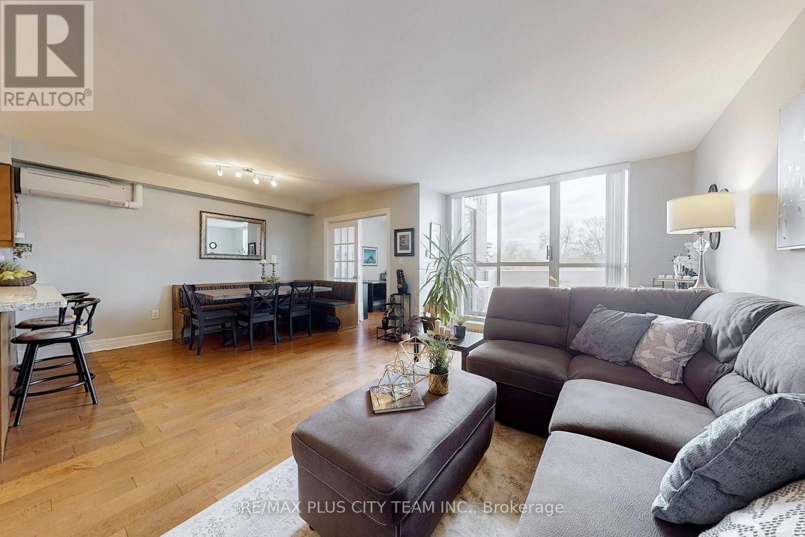 215 - 35 Ormskirk Avenue, Toronto, Ontario  M6S 1A8 - Photo 2 - W12383092