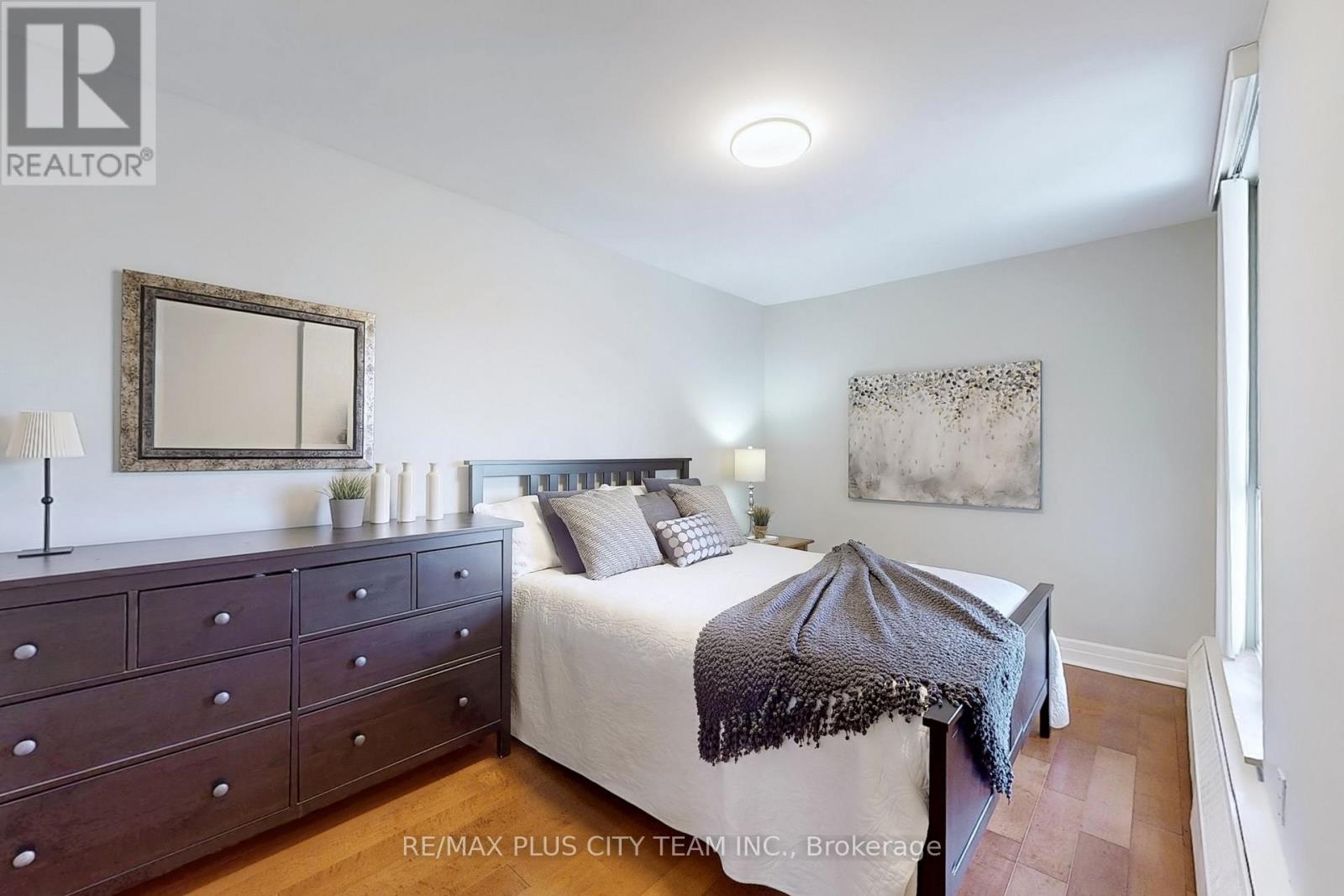 215 - 35 Ormskirk Avenue, Toronto, Ontario  M6S 1A8 - Photo 20 - W12383092