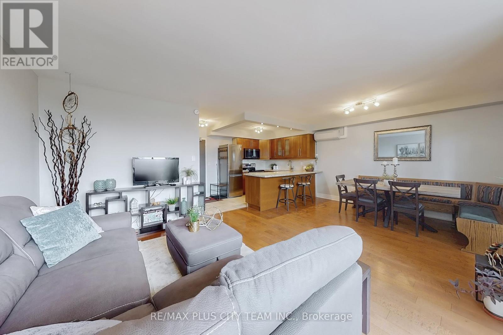 215 - 35 Ormskirk Avenue, Toronto, Ontario  M6S 1A8 - Photo 3 - W12383092