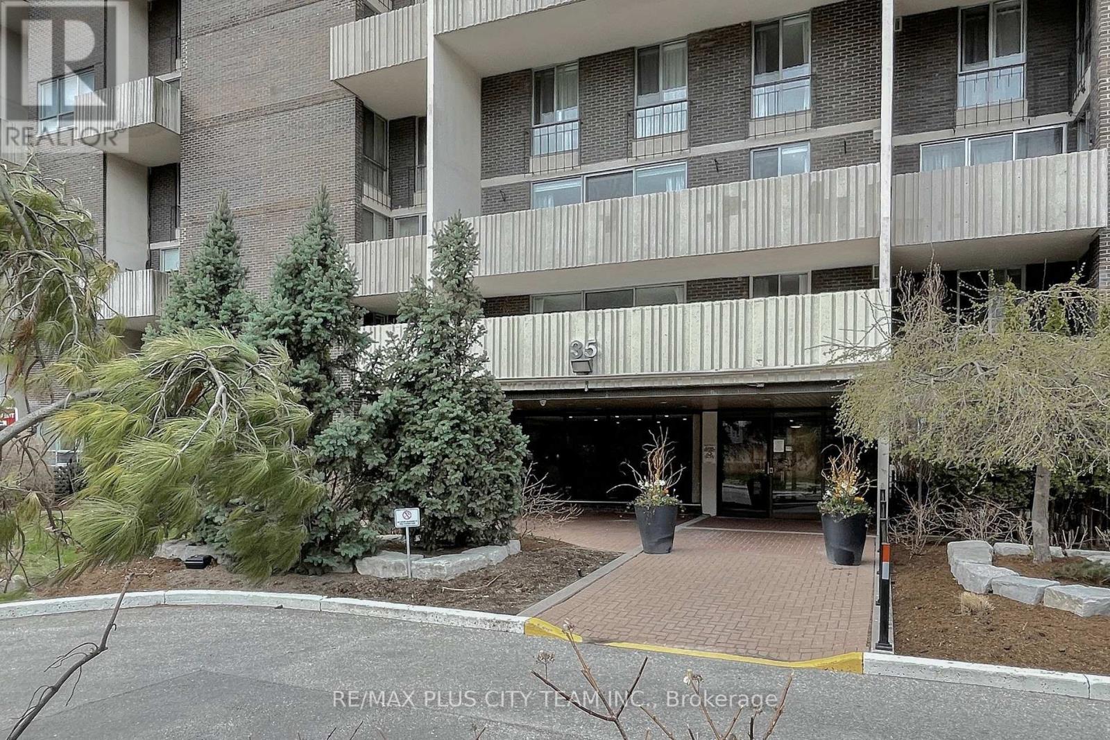 215 - 35 Ormskirk Avenue, Toronto, Ontario  M6S 1A8 - Photo 30 - W12383092