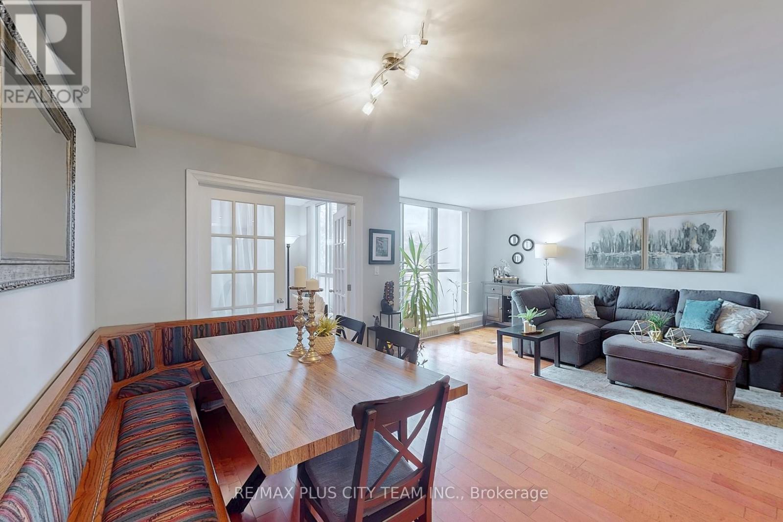 215 - 35 Ormskirk Avenue, Toronto, Ontario  M6S 1A8 - Photo 8 - W12383092