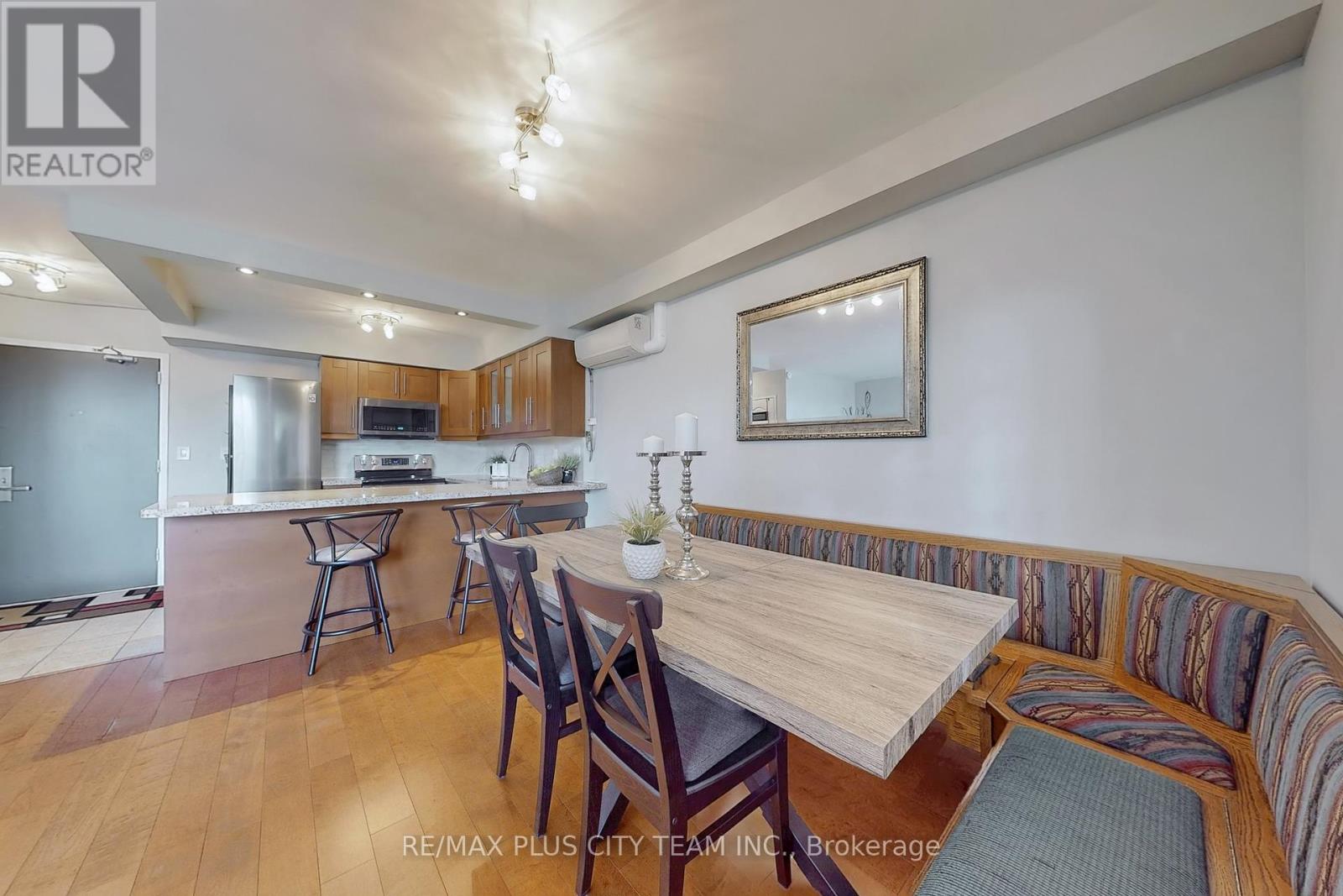 215 - 35 Ormskirk Avenue, Toronto, Ontario  M6S 1A8 - Photo 9 - W12383092