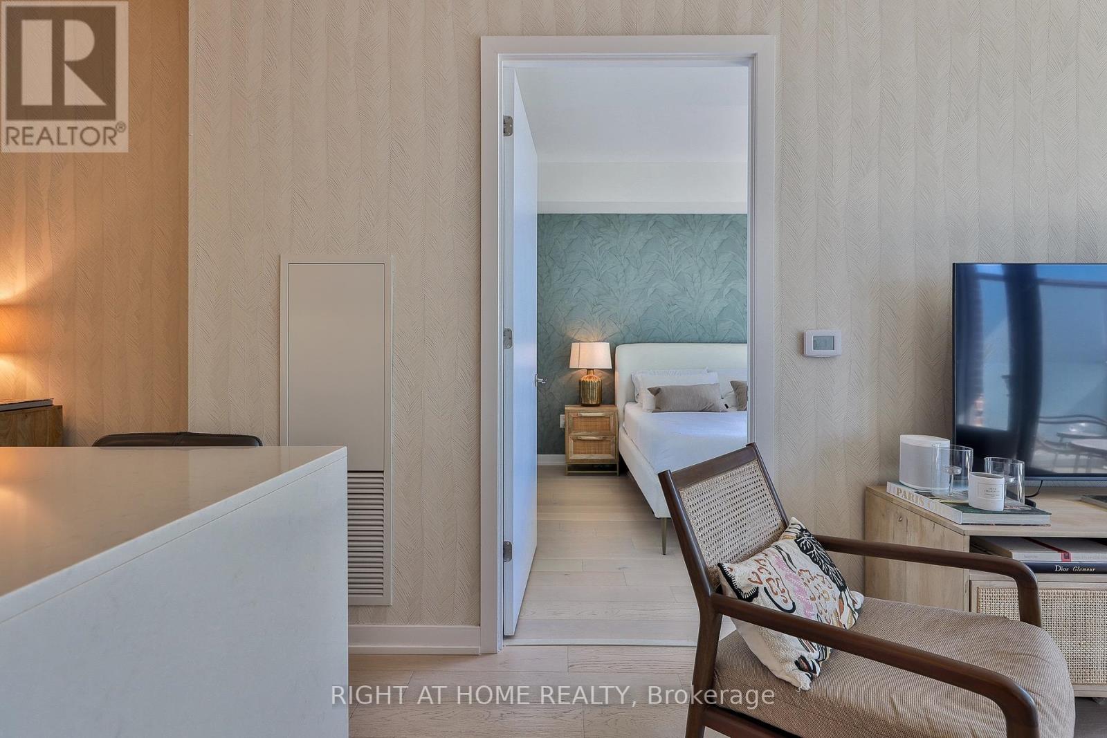410 - 430 Roncesvalles Avenue, Toronto, Ontario  M6R 0A6 - Photo 12 - W12383114