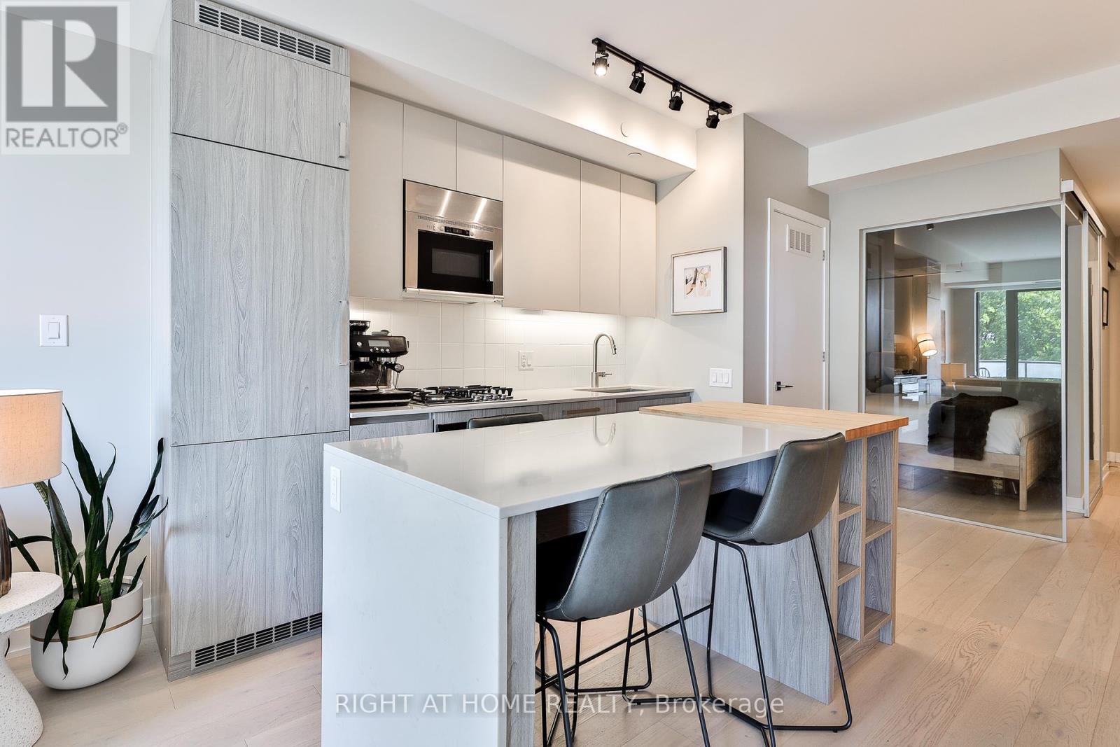 410 - 430 Roncesvalles Avenue, Toronto, Ontario  M6R 0A6 - Photo 3 - W12383114