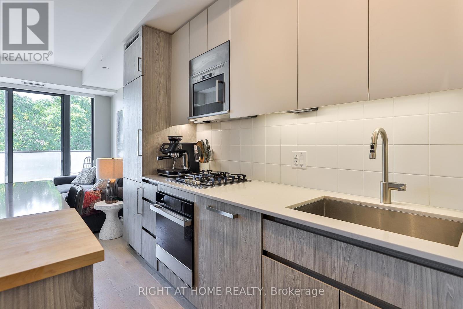 410 - 430 Roncesvalles Avenue, Toronto, Ontario  M6R 0A6 - Photo 4 - W12383114