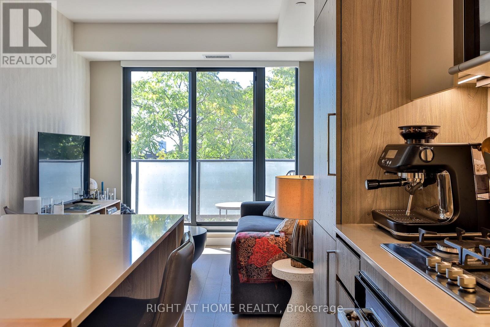 410 - 430 Roncesvalles Avenue, Toronto, Ontario  M6R 0A6 - Photo 5 - W12383114
